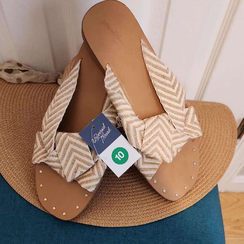 ($6.00)  Universal Thread Beige and Cream Sandals